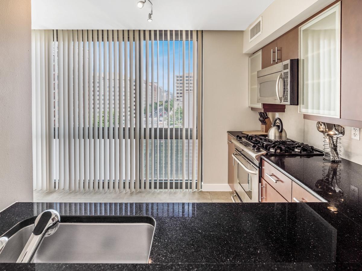 Global Luxury At The National Mall Apartment