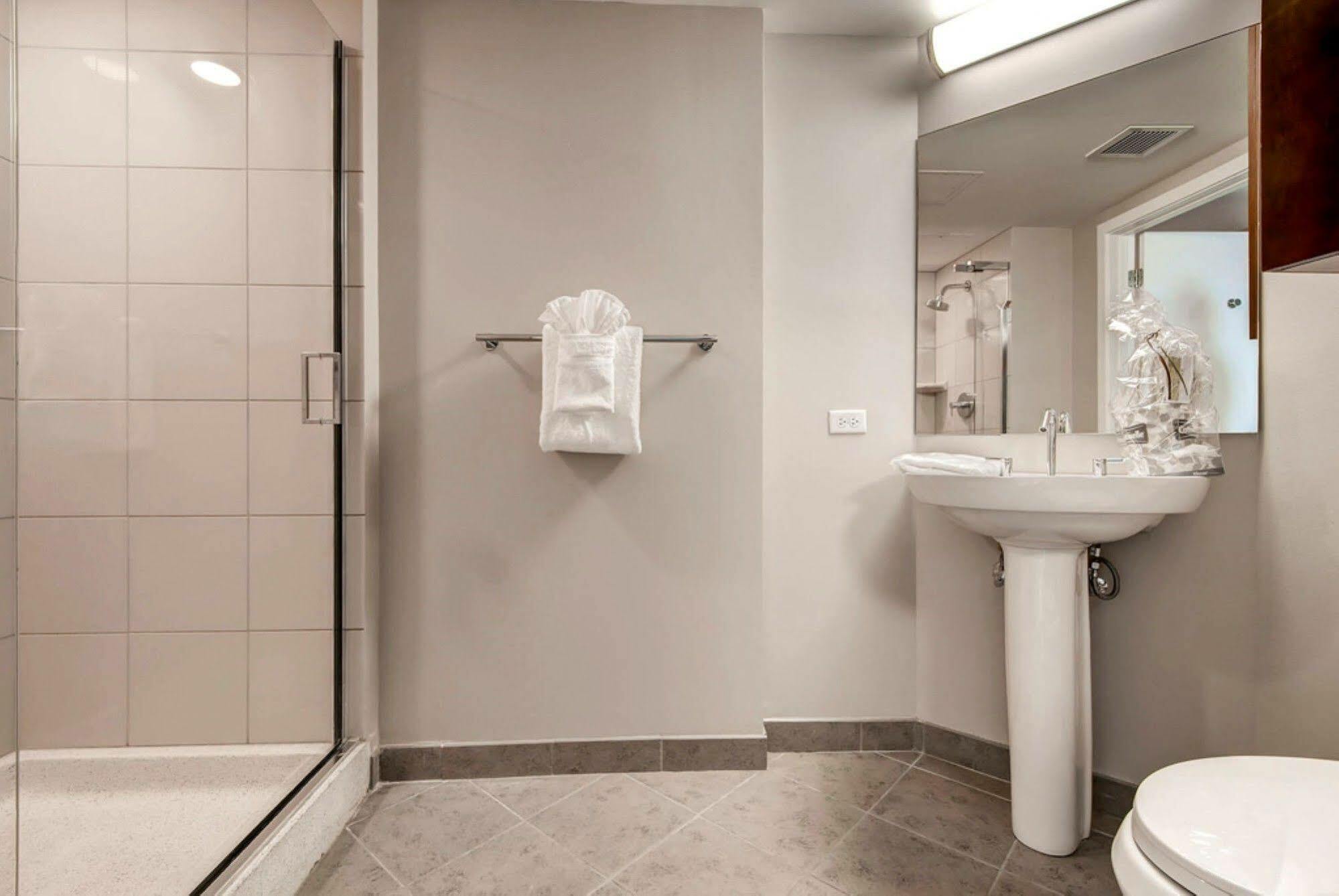 Global Luxury At The National Mall Apartment
