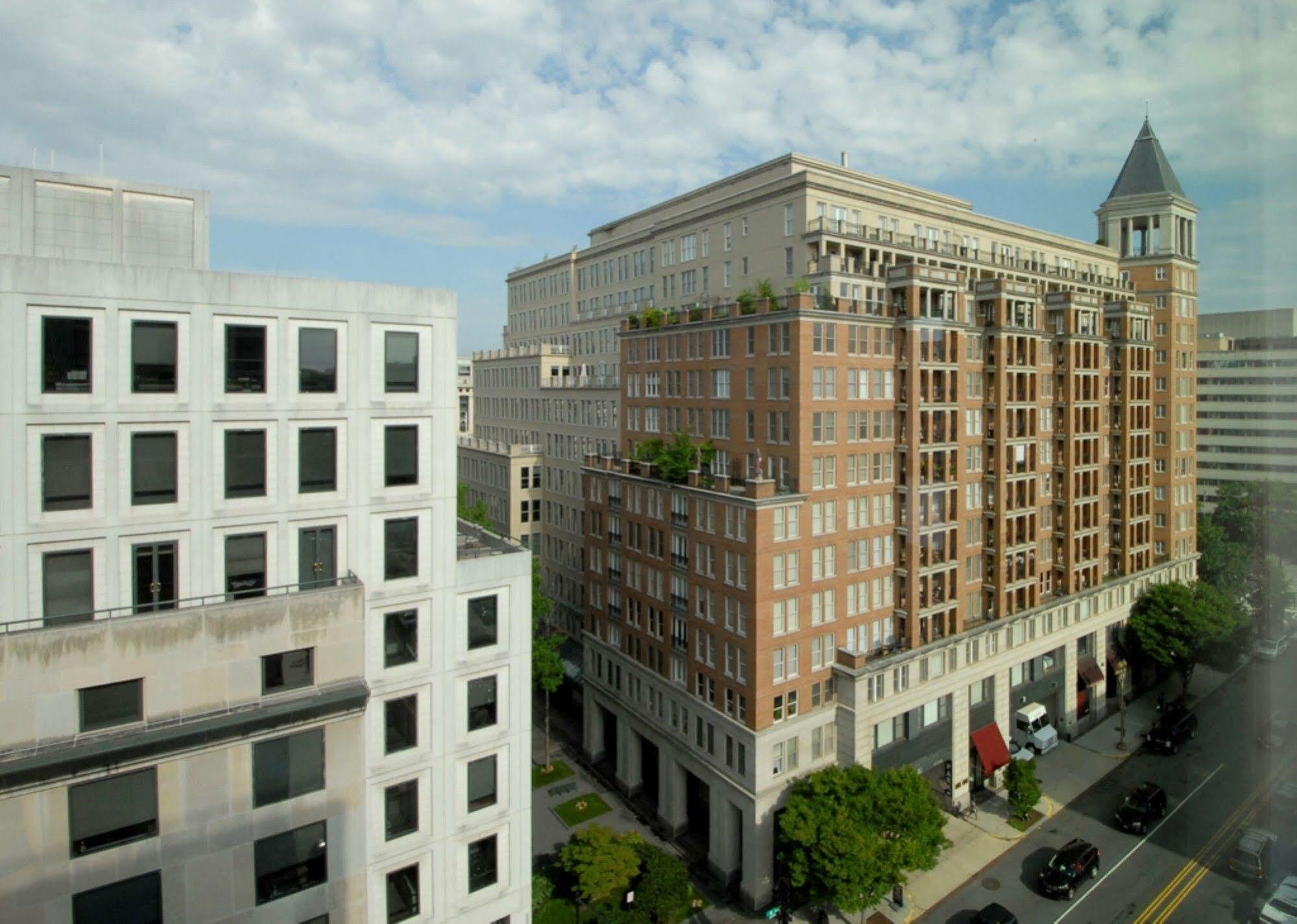 Global Luxury At The National Mall Apartment